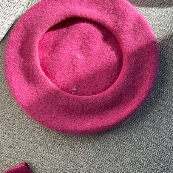 🩷💜Paris Pink Beret and Gloves Set sz M-L - Picture 10 of 12